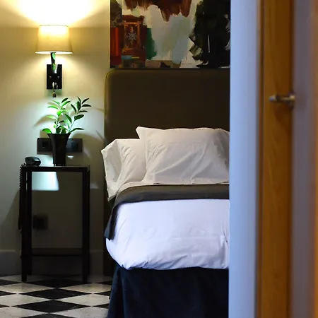 Aguilas5 Sevillasuites Sevilla